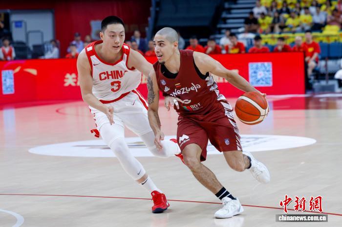 杭州热身赛揭幕：中国男篮首战77：49击败委内瑞