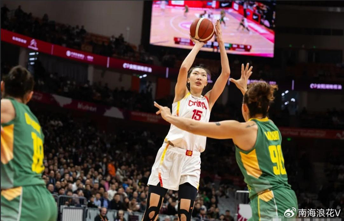 中国女篮力克巴西挺进世界杯正赛 张曼曼爆发李