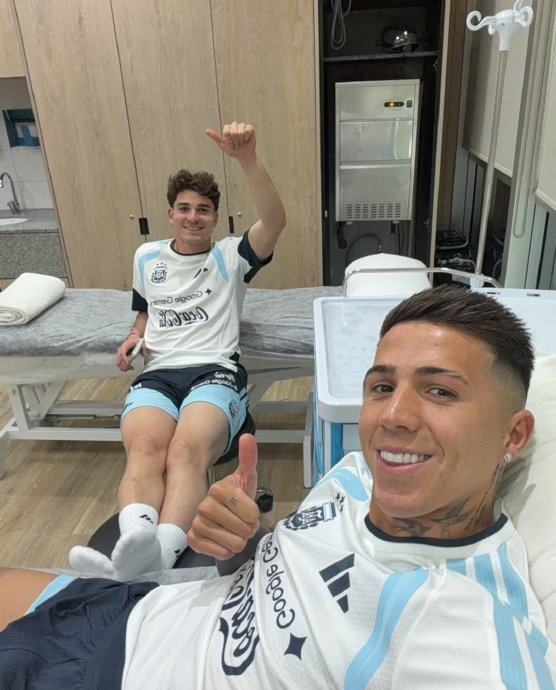 恩佐与阿尔瓦雷斯携手加盟曼城，阿根廷双星开