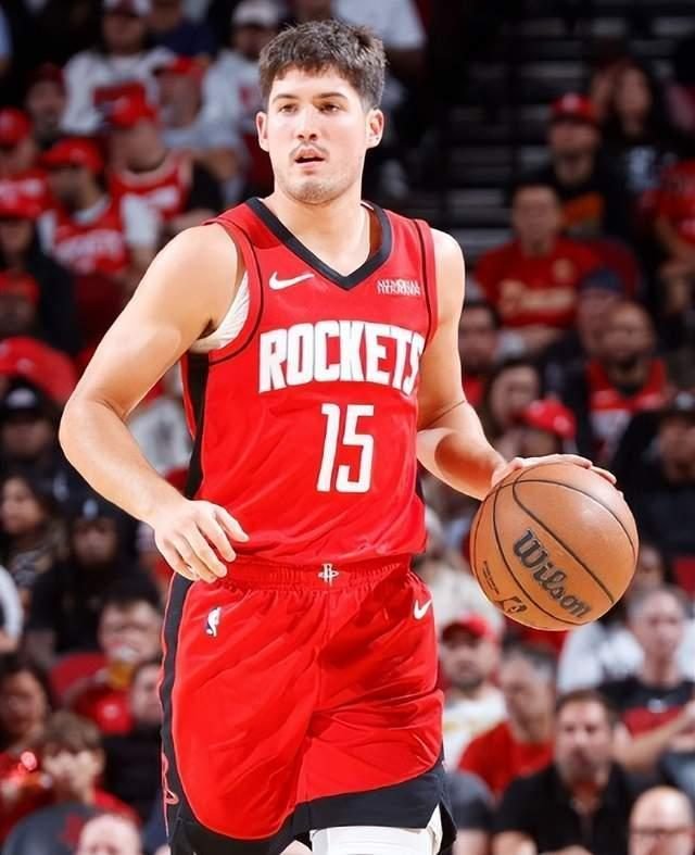 谢泼德爆发逆转战局 乌度卡战术争议引球迷不满