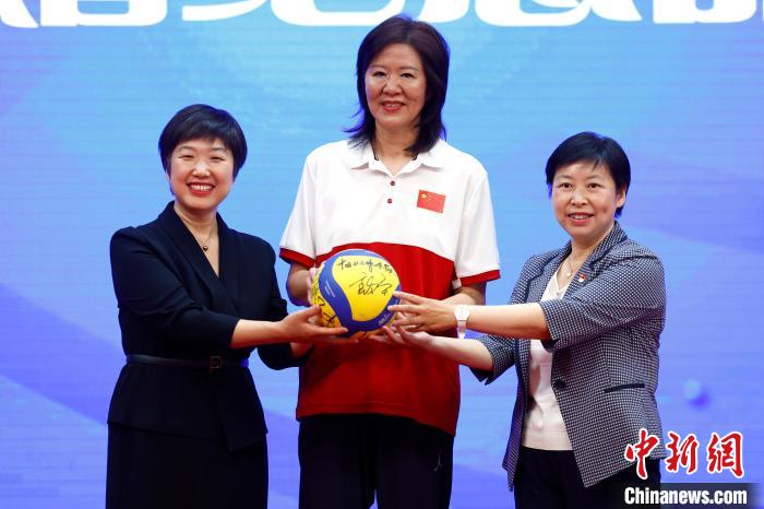 郎平重返母校设立“郎平班”与“郎平杯”鼓励