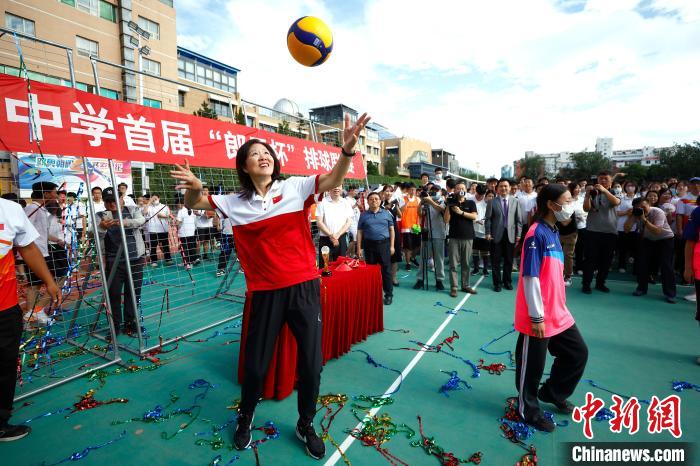 郎平重返母校设立“郎平班”与“郎平杯”鼓励