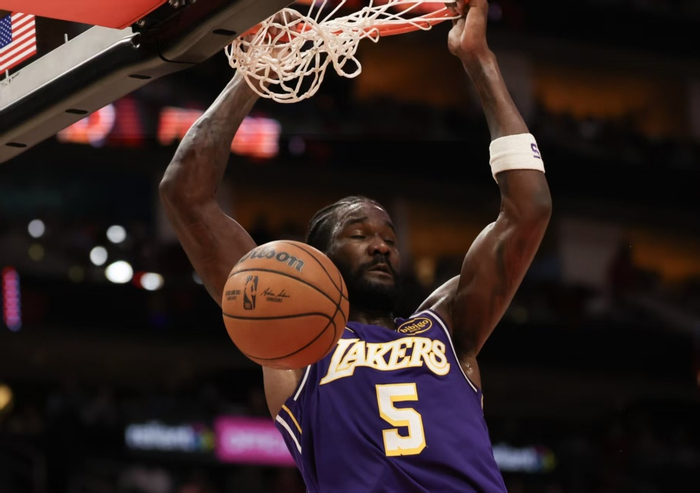 詹姆斯26+11+11率队胜勇士 布朗尼助攻创历史