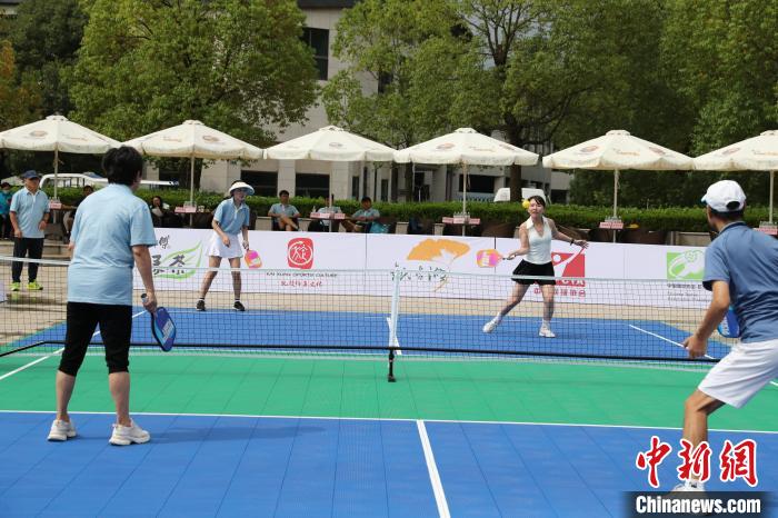 首届新闻界匹克球邀请赛南京银杏湖开赛