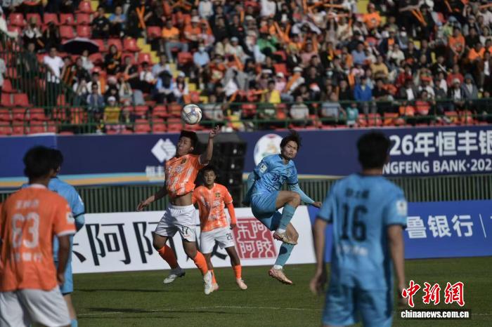 济南队6-0大胜济宁队 足球嘉年华引爆泉城